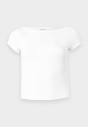 Fehér női rövid ujjú crop top hajónyakkivágással, sima anyagból, a Hollister márkajelzéssel a gallér belsejében.