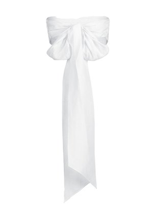 Witte strapless top met een grote strik gebonden aan de voorkant in het midden, met lange, hangende striklinten.