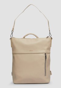 Beżowy plecak skórzany o teksturowanym wykończeniu, górnym uchwycie, regulowanym pasku na ramię, przedniej kieszeni na zamek oraz subtelnym logo.