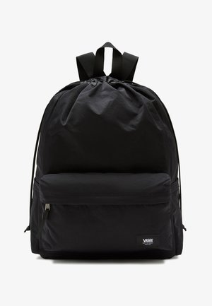 Sac à dos noir en tissu résistant. Doté d'un sommet resserré, de bretelles ajustables et d'une poche avant avec logo de marque. Design simple.