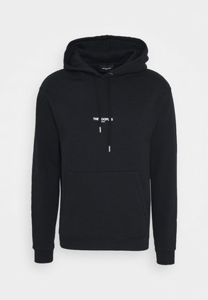 Sudadera con capucha negra hecha de una mezcla de algodón. Cuenta con un bolsillo delantero y texto impreso en el pecho. Diseño eficiente con puños acanalados.