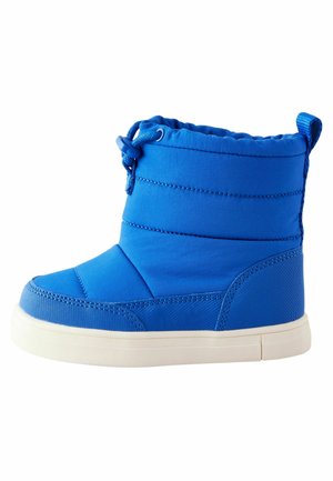Blaue isolierte Stiefel mit gepolstertem Design, ausgestattet mit einem Kordelzugverschluss oben und einer weißen Gummisohle. Glatte Stoffoberfläche.