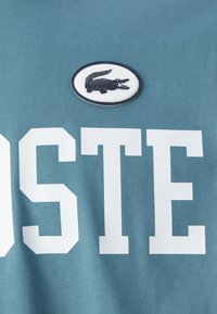 Lacoste FRENCH ICONICS - Marškinėliai su spaudiniu - hydro