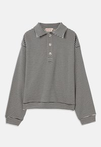 - Bluza