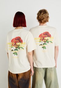 Jack & Jones JORMERCADO TEE SS CREW NECK - Trükipildiga T-särk - buttercream