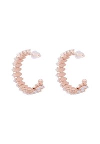 Orecchini in oro rosa con design curvato, arricchiti da accenti rettangolari e rotondi in cristallo. Texture liscia con una finitura lucida, dotati di chiusura a clip.