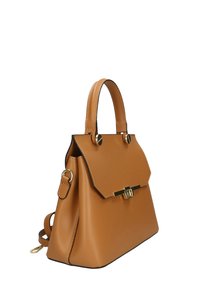 Borsa in pelle marrone con un design strutturato, dotata di manico superiore, hardware in tonalità oro, chiusura a patta sicura e tracolla removibile.
