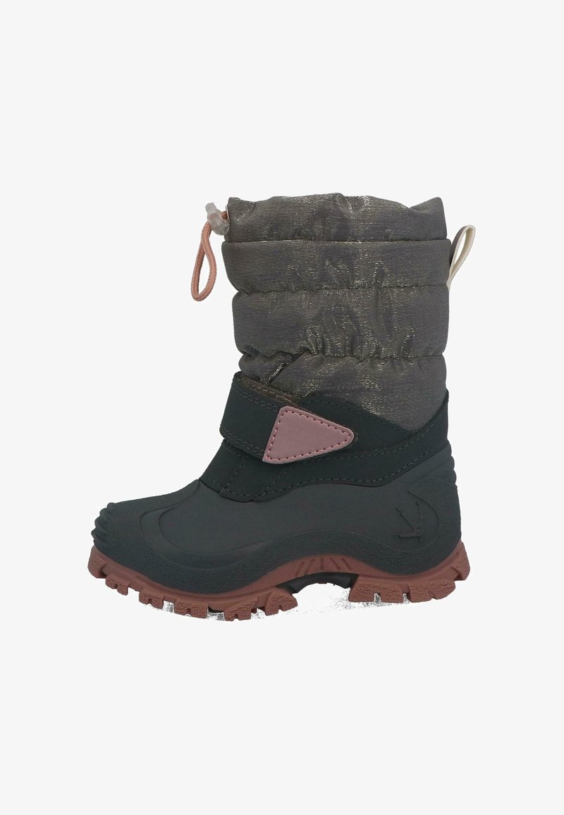 Fekete vízálló csizma szürke párnázott bokával és rózsaszín díszítéssel. Gumitalp jellemzi, amelyen tapadásminták találhatók, valamint állítható felső rész.