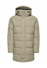 Beige gepolsterte Parkajacke mit hohem Kragen und verstellbarem Kapuze, ausgestattet mit gesteppten Abschnitten, einem Frontreißverschluss und seitlichen Taschen.