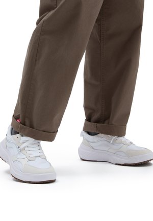 MTE ULTRARANGE NEO UNISEX - Sporta apavi - true white