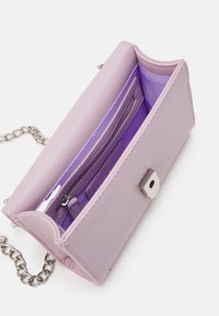 Lilac leather handbag with a silver chain strap, featuring a magnetic closure, a single compartment, and a purple interior pocket.