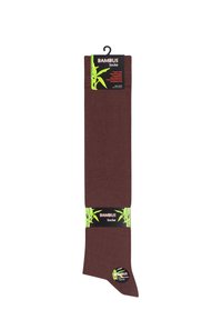 Calze in bambù marroni con una texture liscia. Confezionate con un'etichetta nera che presenta grafiche di bambù verdi e istruzioni per la cura.