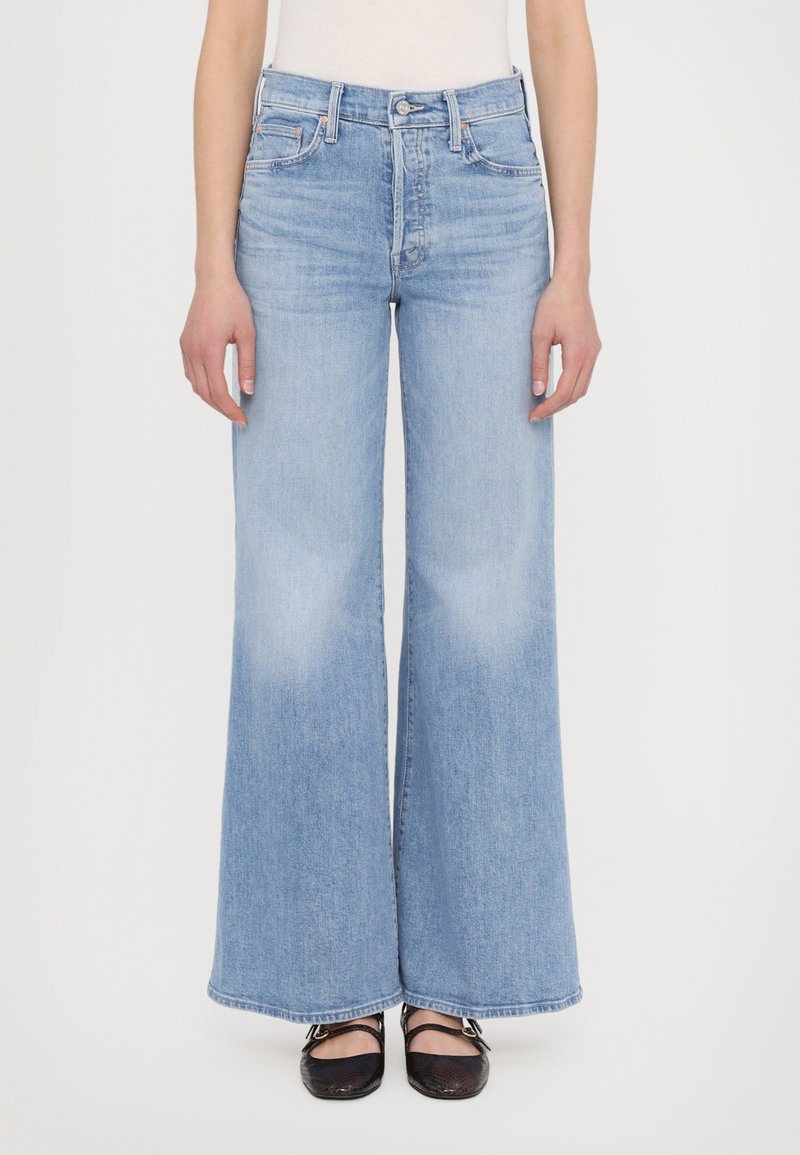 Mother - THE TOMCAT ROLLER SKIMP SUPERIOR - Vaqueros a campana - blue denim, Ampliar