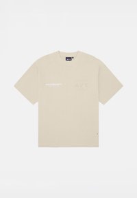 Beżowa koszulka z krótkim rękawem wykonana z bawełny, z okrągłym dekoltem, subtelnym logo i luźnym krojem.