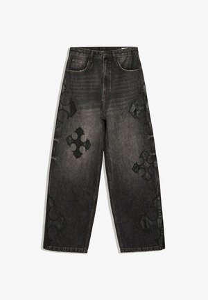 Bershka, BARREL JEANS WITH PATCHES - Jean coupe décontractée - black