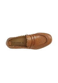 Pantof din piele împletită, de culoare bej, cu vârful rotund, cu o curea transversală pe vampă și o suprafață texturată. Captușeală moale vizibilă în interior.