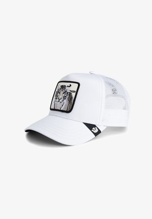 Gorra blanca con frente estructurado, lados de malla, que presenta un diseño de tigre bordado en un parche cuadrado. Detalle negro cerca del visera.
