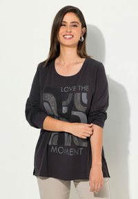 Ulla Popken GEOMETRIC LOVE THE MOMENT GRAPHIC TEE - Långärmad tröja - ebony