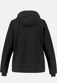 Zwarte waterdichte jas met een capuchon, lange mouwen en elastische manchetten. Heeft een gladde textuur en een eenvoudig, functioneel ontwerp.