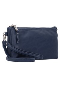 Marineblauwe leren schoudertas met ritssluiting, verstelbare schouderband en subtiele logo-detailing aan de voorkant; gladde textuur en rechthoekige vorm.