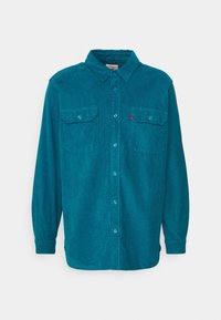 Camicia in corduroy verde acqua con colletto button-down, due tasche sul petto e maniche lunghe; presenta chiusura frontale con bottoni e una texture sottile.