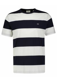 Marineblauwe en witte gestreepte katoenen t-shirt met een ronde hals en korte mouwen. Voorzien van een klein logo op de borst. Zachte textuur.