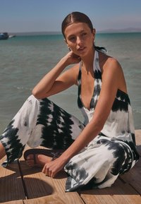 Next REGULAR FIT - Kezeslábas - black white tie dye