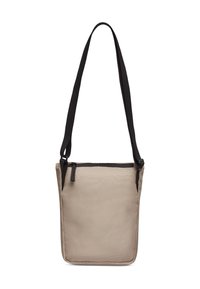 Sac à épaule en tissu beige avec une surface texturée, une bandoulière noire et une fermeture éclair sur le dessus. Design rectangulaire simple, adapté à un usage décontracté.