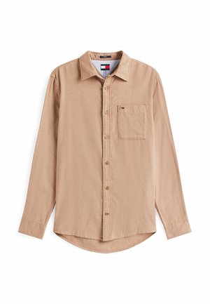 Camisa de manga larga de color marrón claro en un tejido texturizado con cierre de botones, cuello puntiagudo, un bolsillo en el pecho y dobladillo curvo.