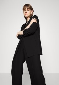 DKNY FOUNDATION OPEN FRONT JACKET POCKETS - Bleiser - black