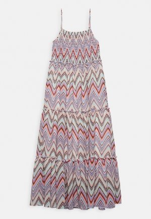 Vestido con tirantes y capas con un patrón de zigzag colorido en tonos rosa, púrpura y azul. Hecho de tela ligera con un ajuste holgado.