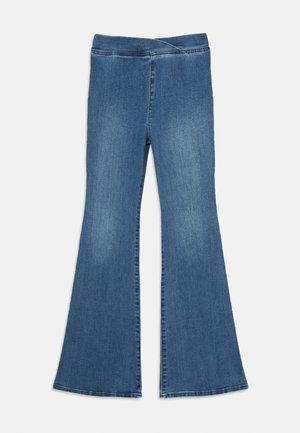 Jean en denim bleu taille haute avec coupe évasée, coutures visibles et effet de lavage légèrement délavé.
