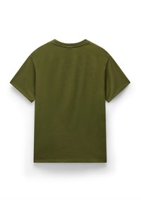 Olivenfarbener Kurzarm-T-Shirt mit rundem Halsausschnitt, glatter Textur und genähten Säumen, das ein einfarbiges Design präsentiert.