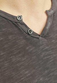 Jack & Jones ESPLIT NECK NOOS - Basic T-shirt - mulch