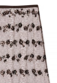 Gonna in pizzo con un design floreale arricchito da paillettes marroni e dorate. Il tessuto è semi-trasparente e presenta una texture delicata. Vita scura.