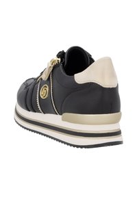 Schwarze Leder-Sneaker mit goldenen Akzenten, beigem Fersenpatch und strukturierten Seitendetails. Mit einem auffälligen Reißverschluss und weißer Zwischensohle.