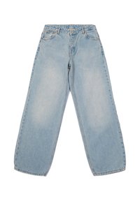 Ljusblå denimjeans med en lös, rak passform. Funktioner inkluderar en knappstängning, fem fickor och subtila blekningar genom hela plagget.