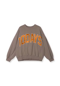 Brązowy, oversize'owy sweter z napisem "10DAYS" w pomarańczowych, błyszczących literach. Posiada okrągły dekolt oraz ściągacze przy mankietach i u dołu. Wykonany z miękkiej bawełny.