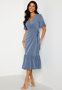 Bubbleroom BUTTERFLY SLEEVE WRAP FLOUNCE DRESS - Sukienka letnia