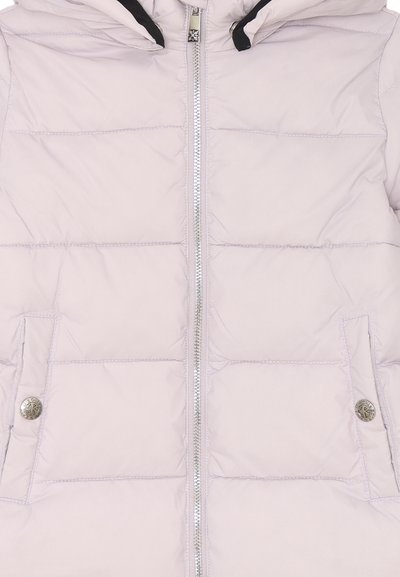 Giacca a vento in lavanda chiaro con zip frontale, cuciture orizzontali, due tasche con bottone a scatto e cappuccio con dettagli neri.