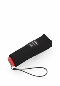 Ombrello compatto nero con manico in plastica rossa, dotato di una copertura in tessuto nero e un'etichetta che mostra il nome del marchio e la taglia.