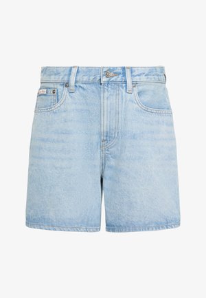 Pantalones cortos de denim azul claro con botón frontal, trabillas para el cinturón, bolsillos delanteros y detalles sutiles de desgaste.