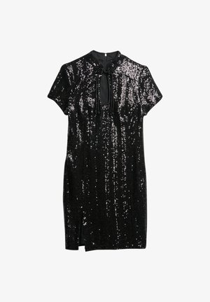 Zwarte jurk versierd met pailletten, met een hoge halslijn, korte mouwen en een sleufdetail aan de voorkant, met een lichte split aan de onderrand.
