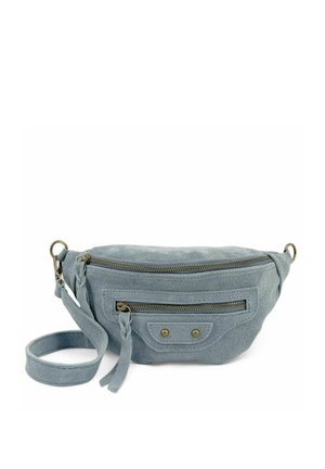 Sac bandoulière en daim gris avec une poche zippée à l'avant, une sangle amovible et des accents en métal doré. Détails en pompons sur les fermetures éclair.