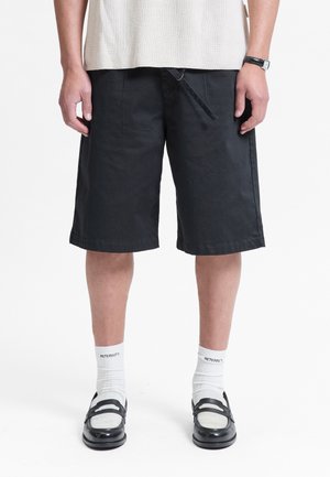 RETERNITY PLEATED CHINO SHORTS - Shorts - black