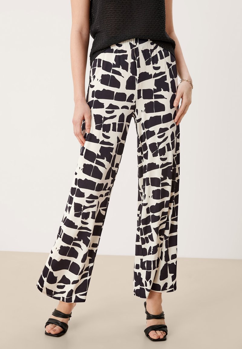 Damen Chinos | s.Oliver BLACK LABEL REGULAR WIDE LEG STRETCH Stoffhose black aop/schwarz - RV90602 Damen Chinos | s.Oliver BLACK LABEL REGULAR WIDE LEG STRETCH Stoffhose black aop/schwarz - RV90602