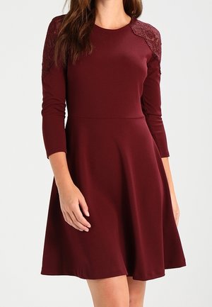 Žerzejové šaty - bordeaux