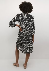 Kaffe KAHERA - Denné šaty - black   antique zebra print