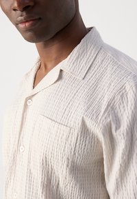 Lindbergh SHIRT SET - Shorts - light stone