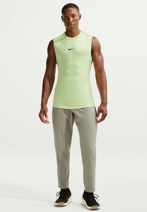 M DF - Tracksuit bottoms - light army light liquid lime